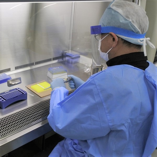 新型コロナウイルス感染症の検査でも用いられるPCR検査の様子。