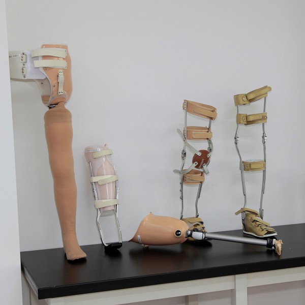 義肢や装具も、症状に合わせて適切な選択ができるように学びます。