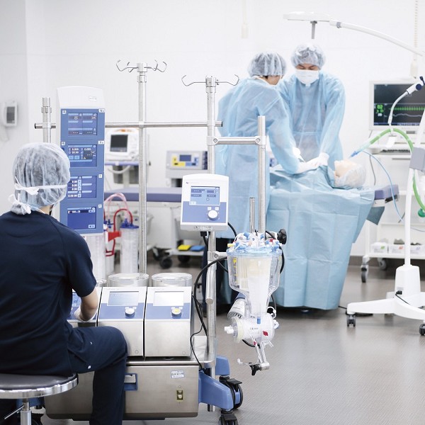 臨床工学科実習室には模擬手術室と模擬集中治療室があります。