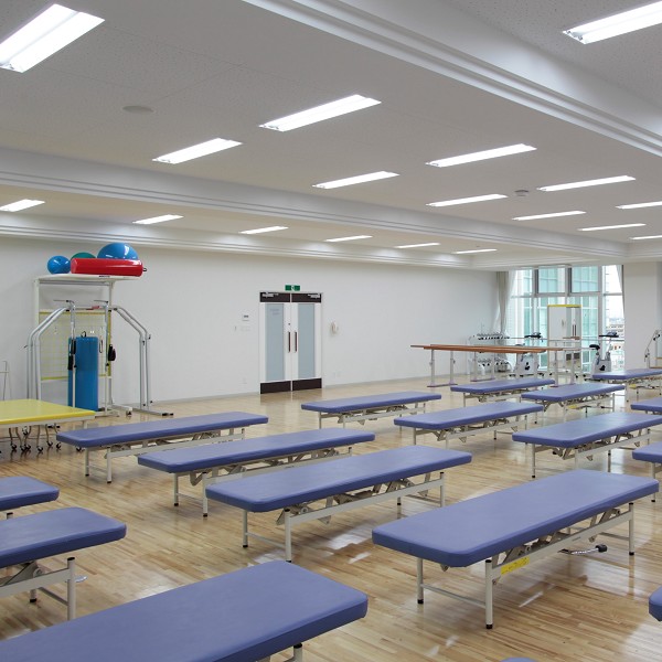理学療法学科の運動や体操を利用した治療について学ぶ実習室です。